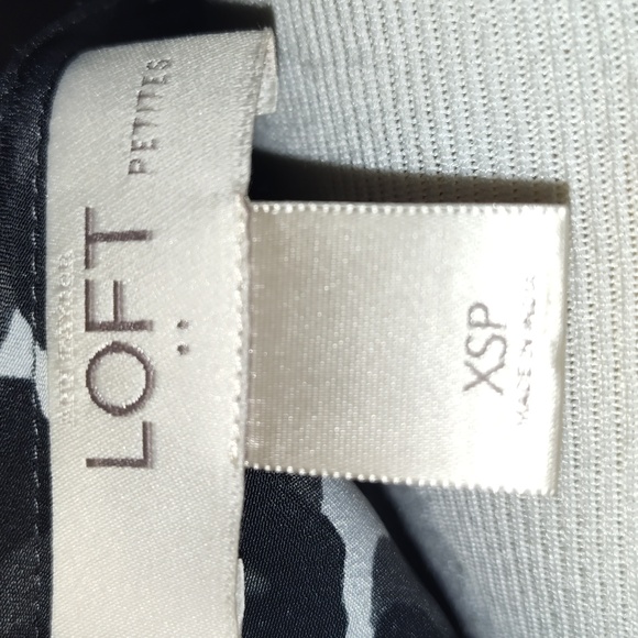 LOFT X Small Petite Black and Gray Abstract Blouse With Puff Sleeves - Picture 2 of 7